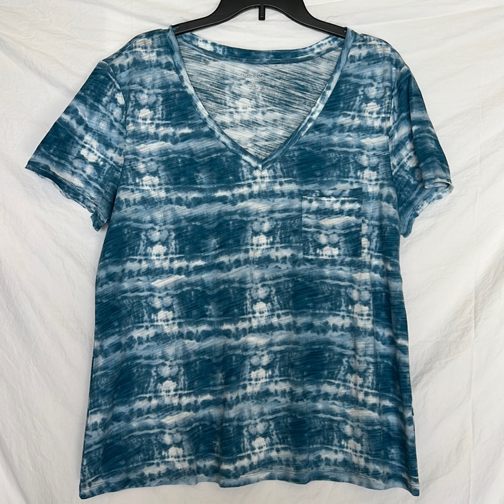 Burnout tie-dyed vneck light-weight pocket tshirt, never worn